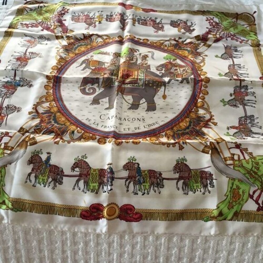 HERMÈS Elegant 'Caparacons de la France et de L’Inde' Animal Motif